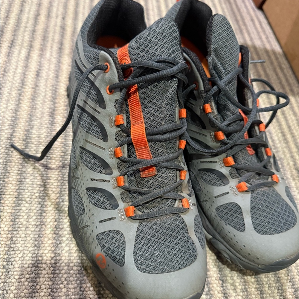 Mens Merrell Moab edge hiking shoes Gray with Orange accents